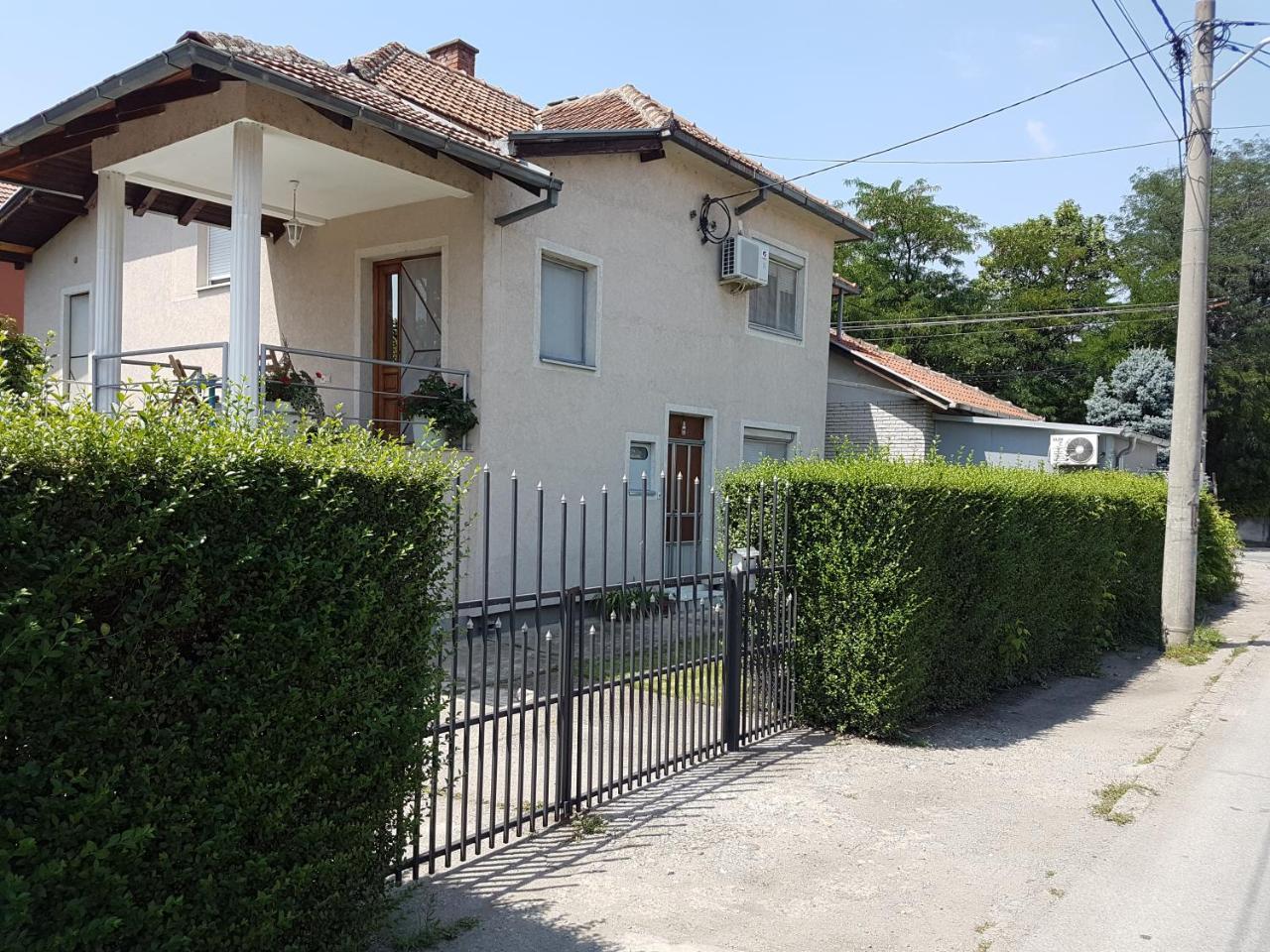 Day & Night Apartment Ćuprija Exterior foto